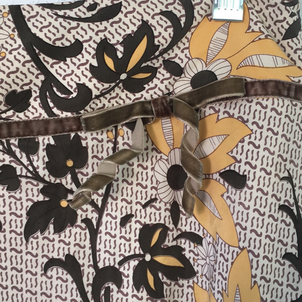 Floral skirt tan 100%silk - Picture 3 of 7